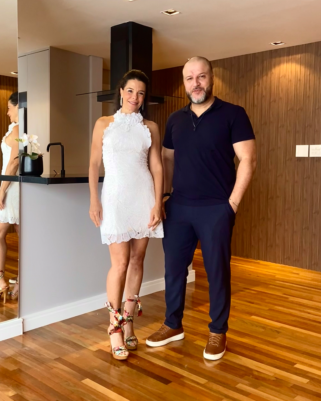 Atriz Mylla Christie e Alexsandro Kingmaker na Rua Bela Cintra - Kingmaker Atriz Mylla Christie e Alexsandro Kingmaker na Rua Bela Cintra - Kingmaker
