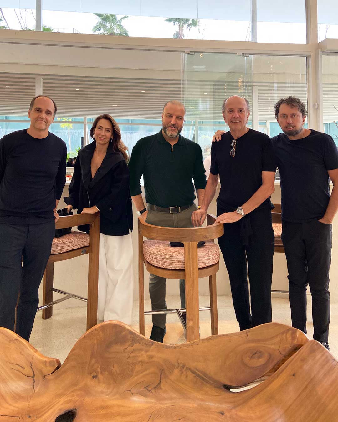 Alexsandro Kingmaker com os arquitetos Dado Castello Branco, Patricia Anastassiadis, David Bastos e João Armentano Alexsandro Kingmaker com os arquitetos Dado Castello Branco, Patricia Anastassiadis, David Bastos e João Armentano